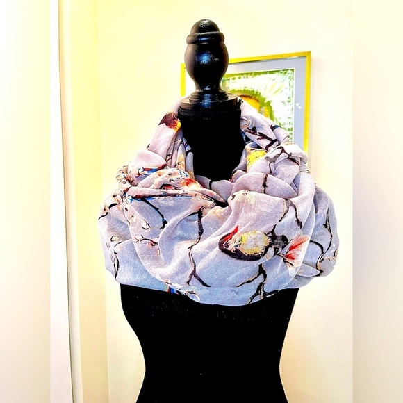 ✅🆒🧣🩶🐦 Simons infinity scarf w/ bird &  branches motif, light grey base fabric - Picture 3 of 10